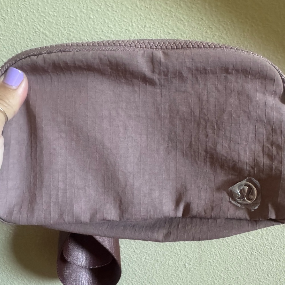 NWT lululemon athletica Mauve belt bag!